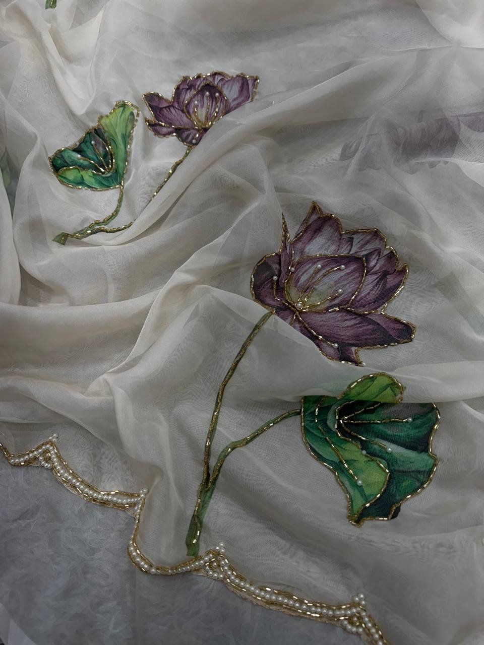 Women's Exquisite Lavender & White Organza Saree with Hand-Painted Lotus Floral Motifs & Gold Embellished Border – Complete with Matching Printed Blouse for Festive & Special Occasions - Image 8